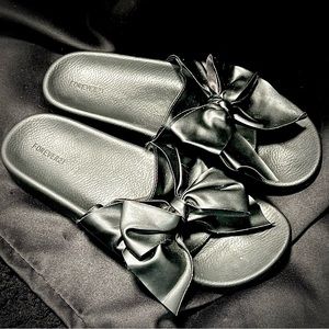 Forever 21 Black Bow Slide Sandals